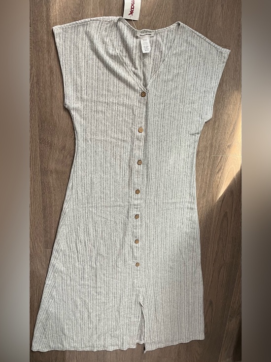 Caution To The Wind Dresses & Skirts - New!Caution To The Wind Dress Gray White Ribbed Button-Front size medium